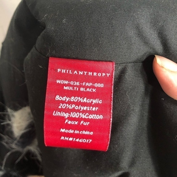 n:Philanthropy Faux Fur Vest NWT Small Blue White - Picture 8 of 8